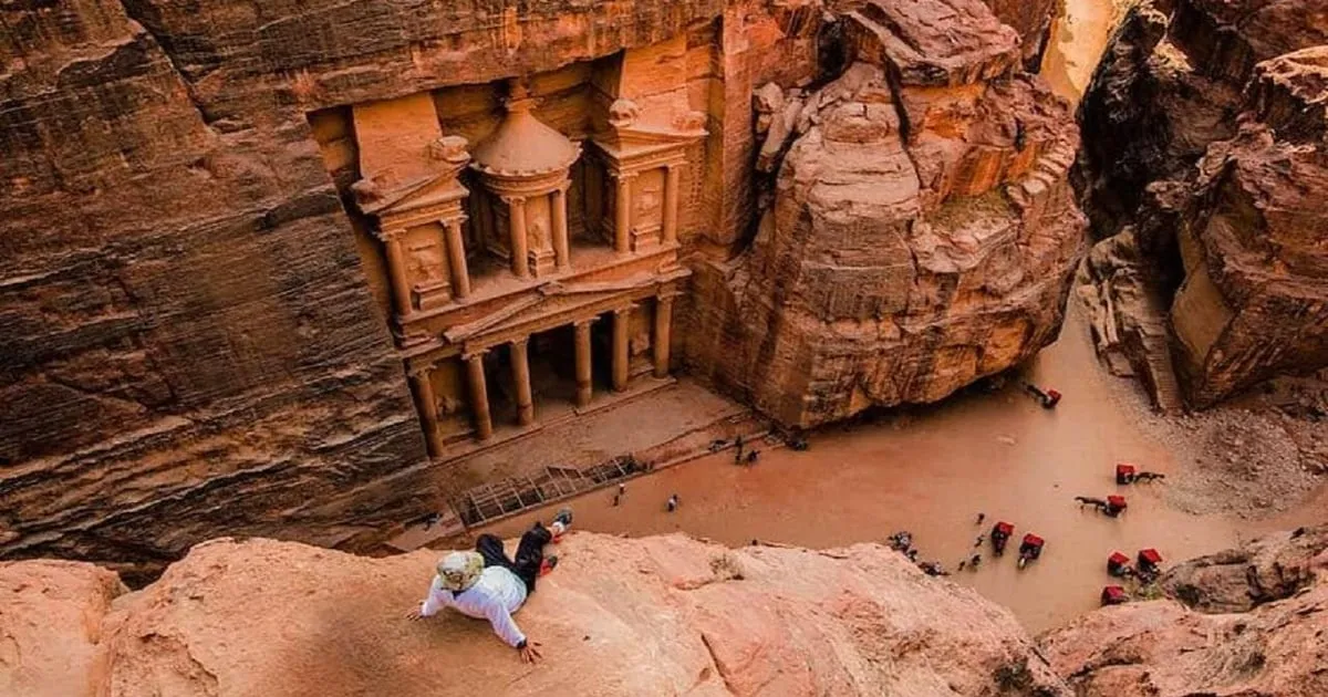 The Treasury at Petra, the first stop of a Petra and Wadi Rum desert tour from Amman